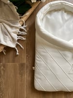 مدس محايد اوف وايت مع اللفه والقبعه الدائريه