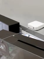 غالق باب أوتوماتيكي صغير - ابيض او اسود