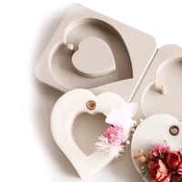 « قالب تعليقات شكل قلب مجوف »