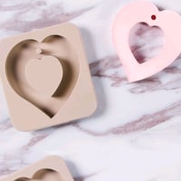 « قالب تعليقات شكل قلب مجوف »