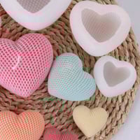 « قالب قلب مخطط »