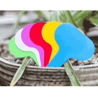 علامات بلاستيكية صغيرة