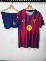 طقم برشلونة بمناسبة الذكرى 125