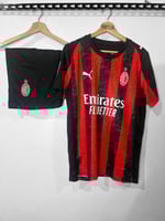 طقم ميلان الاساسي 25_26