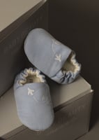 حذاء ولادي سماوي مميز بأضافة التطريز