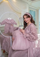 Feminine collection / nude