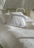 Unique dantela cover