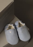 حذاء ولادي سماوي مميز بأضافة التطريز