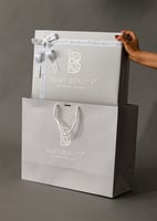 بوكس هدية راقي من اللون الاوف وايت / محايد