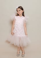 فستان بناتي أنيق بتصميم فريد ولمسة فنية راقية