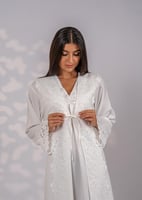 روب استقبال مزين بالكلف / اوف وايت