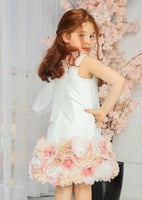 فستان اوف وايت فاخر مميز بالكريستال والورد الراقي...