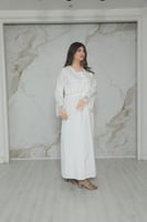 روب استقبال اوف وايت بتصميم ناعم وأنيق بأضافة الكل...