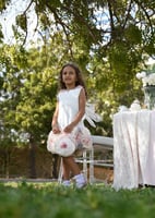 فستان اوف وايت فاخر مميز بالكريستال والورد الراقي...