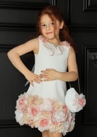 فستان اوف وايت فاخر مميز بالكريستال والورد الراقي...