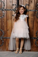 فستان أنيق باللون الزهري والاوف وايت مميز بالتل بت...