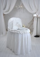 سرير اوف وايت كلاسيك راقي ومميز بالتطريز