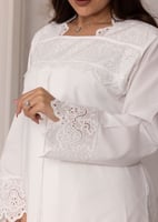 بجامة نفاس اوف وايت مريحه ومميزه بالكلف 3 قطع