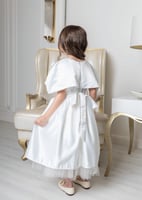 فستان بناتي بتصميم أنيق