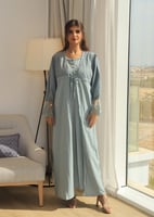 روب استقبال مزين بالتل والدانتيل