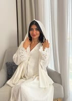 روب استقبال مزين بالكلف / اوف وايت