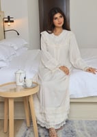 قميص استقبال راقي مميز بأضافة طبقات من الدانتيل