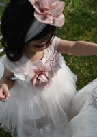 فستان بناتي من التل بأضافة ورد أنيق