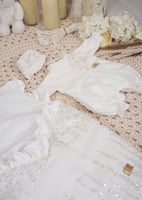 مجوعة استقبال فاخرة بالتطريز ( لبس البيبي + المدس...