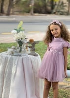 فستان بناتي من اللون الموف بتصميم راقي وأنيق للمنا...