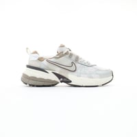 V2K Run Light Orewood Brown sneakers