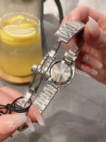 ساعة قوتشي النسائية