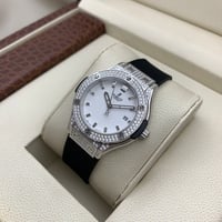 ساعة هوبلت كريستال