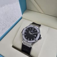 ساعة هوبلت كريستال