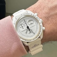 اوميغا سواتش الشهيرة مون سواتش سنوبي