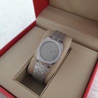 ساعة 25H من قوتشي للنساء