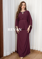 طقم أنيق بتصميم عصري ولمسات فخمة