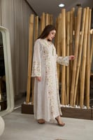 جلابية رمضانية فاخرة بتطريز تراثي أنيق من ريڤــان