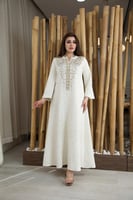 جلابية رمضانية مطرزة بتفاصيل ناعمة من ريڤــان