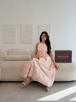 فستان عيد ميدي مزخرف بالورود من ريڤــان