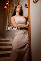 فستان سهرة بكتف واحد وطيات ملتفة مع لمسة كريستالية