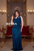 فستان سهرة ملكي بكسرات جانبية