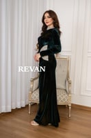 فستان قطيفه ريڨان مرصع بالكريستال