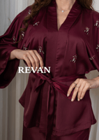 طقم ستان ملكي بتطريز ناعم ولمسة فاخرة