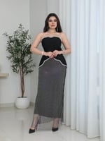 طقم سهرة بتفاصيل متلألئة وقصة انسيابية من ريڤــان