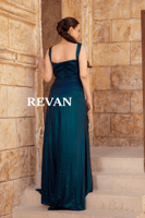 فستان ستان فاخر بثنيات جانبية وقصة انسيابية