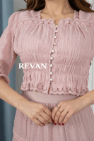 طقم أنيق من قطعتين لإطلالة مميزة