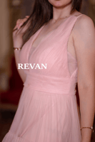 فستان تول بطبقات كسرات أنيقة وقصة واسعة