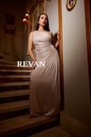 فستان سهرة بكتف واحد وطيات ملتفة مع لمسة كريستالية