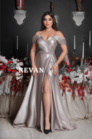 فستان سهرة فضي بلمسة أنوثة