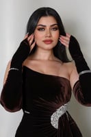 فستان سهرة بقصة أنيقة مع ذيل انسيابي من ريڤــان